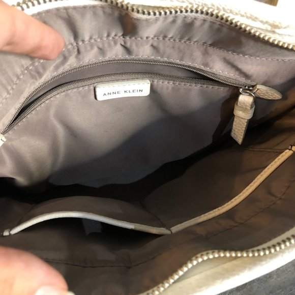 NWOT Anne Klein white purse - Picture 5 of 5